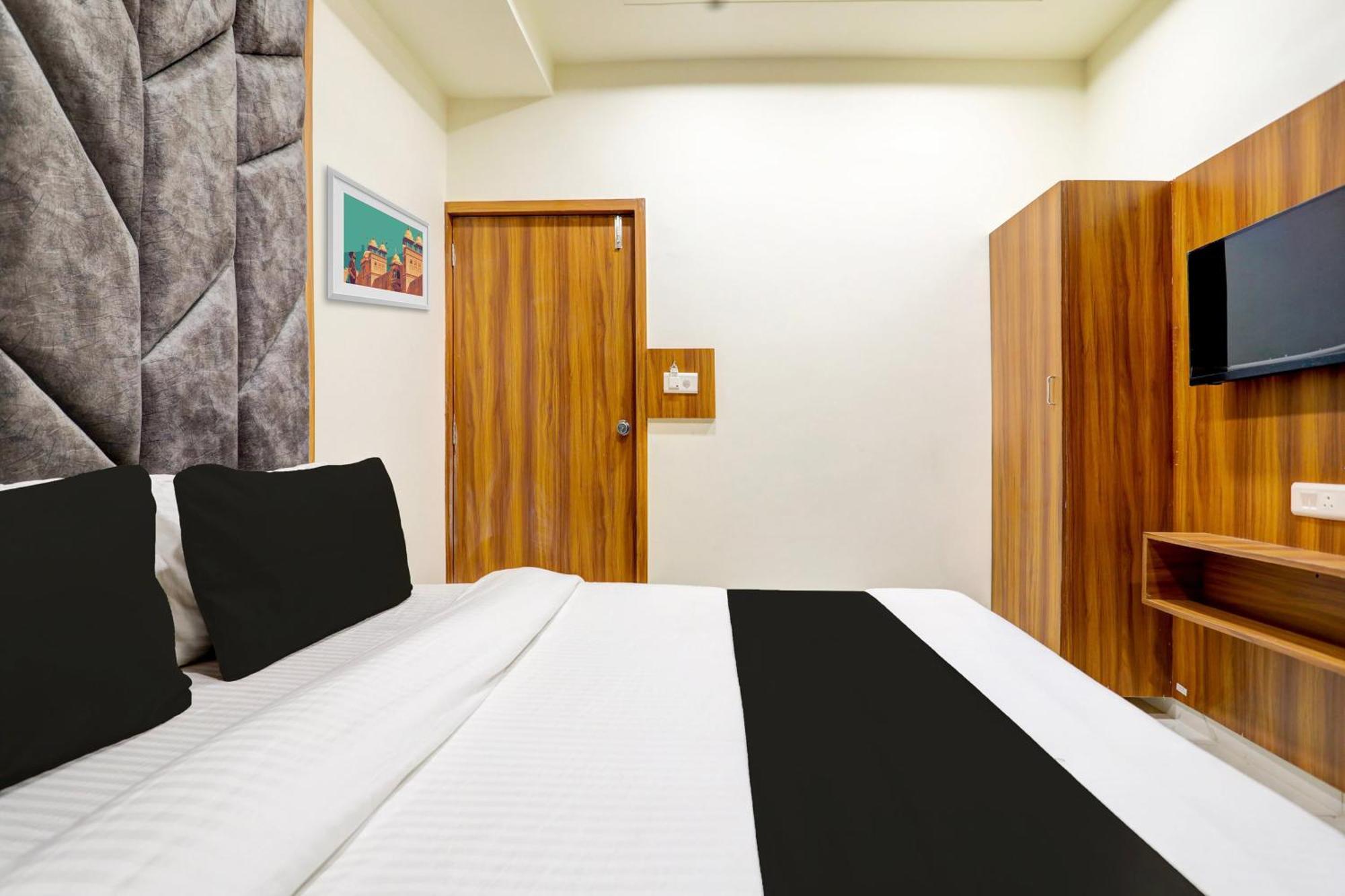 Hotel O Sun Light Ahmedabad Bagian luar foto