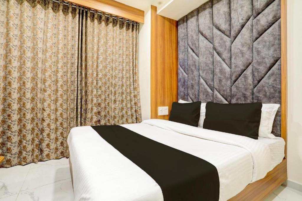 Hotel O Sun Light Ahmedabad Bagian luar foto