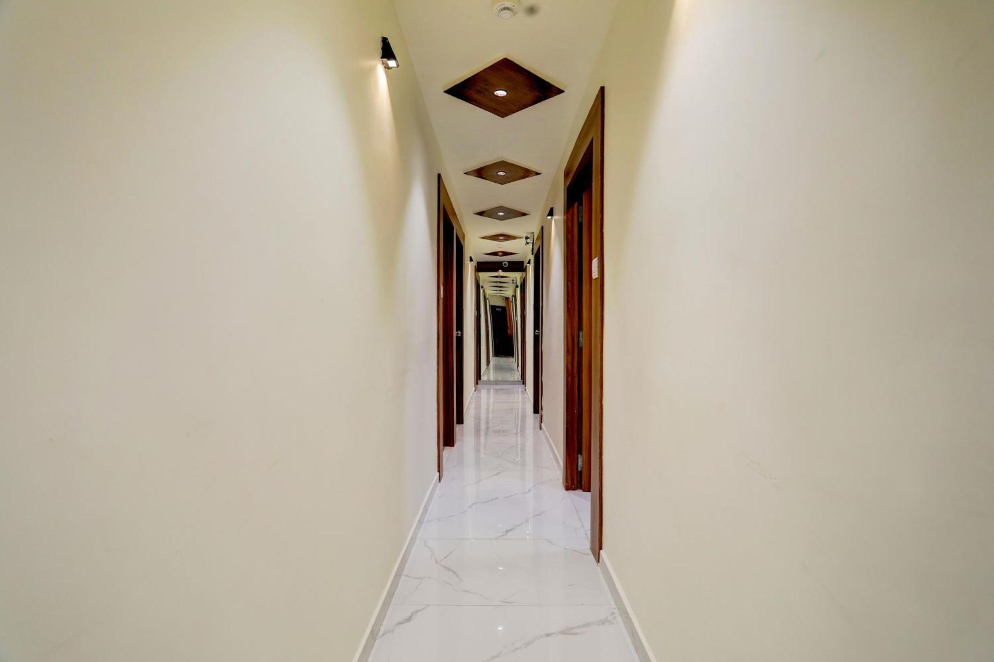 Hotel O Sun Light Ahmedabad Bagian luar foto