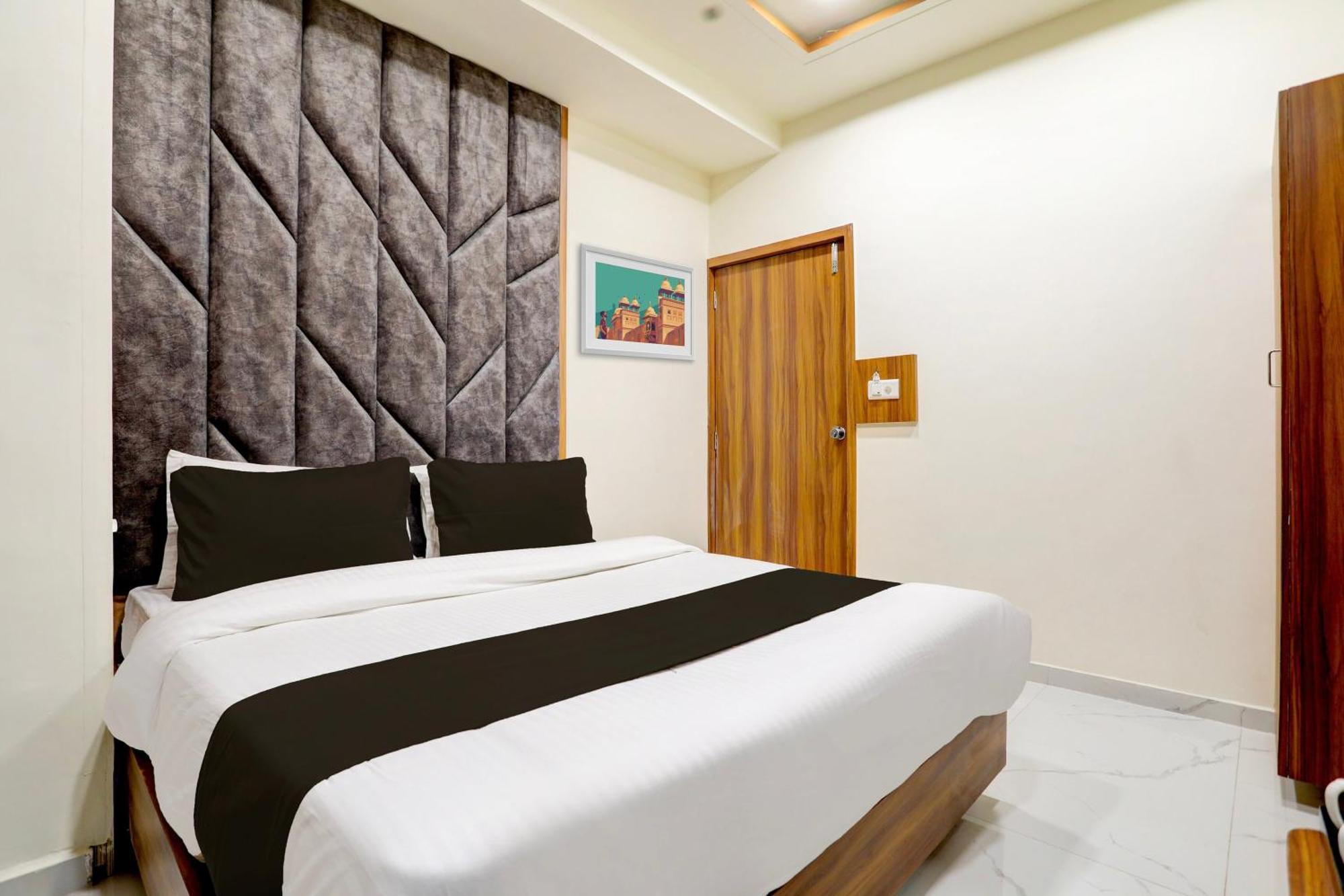 Hotel O Sun Light Ahmedabad Bagian luar foto