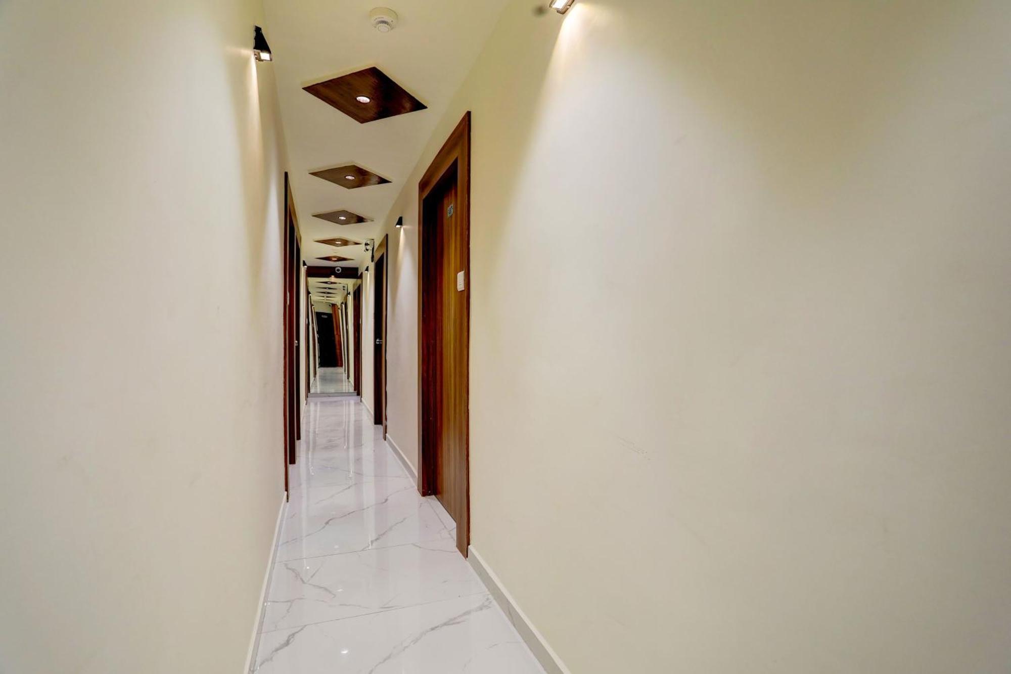Hotel O Sun Light Ahmedabad Bagian luar foto