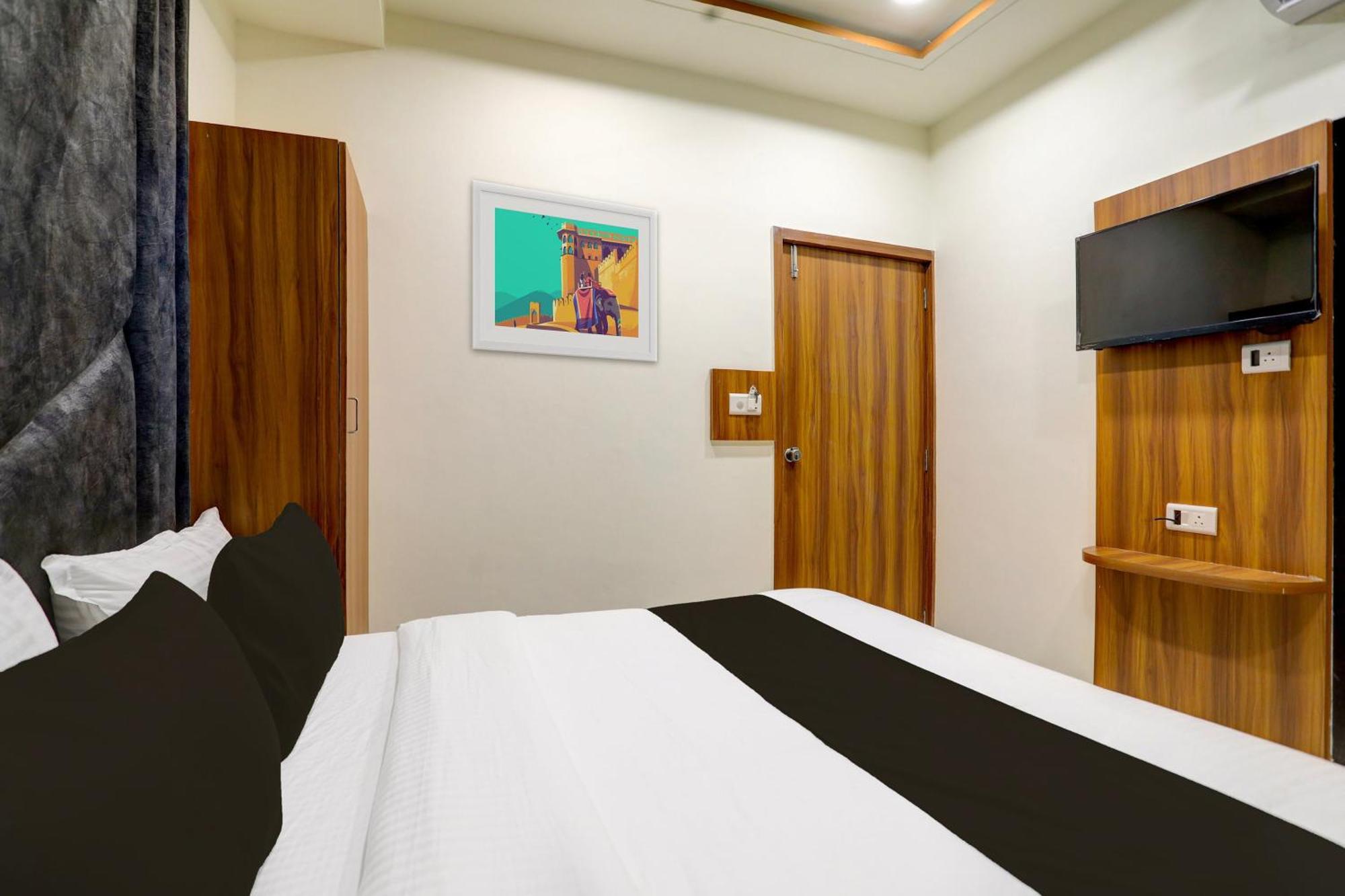 Hotel O Sun Light Ahmedabad Bagian luar foto